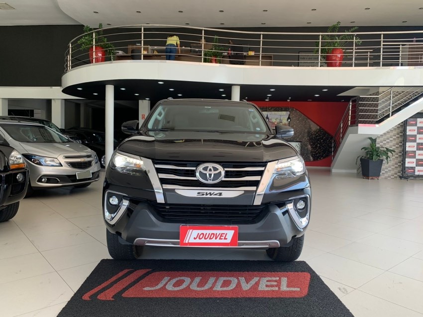 //www.autoline.com.br/carro/toyota/hilux-sw4-28-tdi-srx-16v-diesel-4p-4x4-automatico/2018/americana-sp/23712195