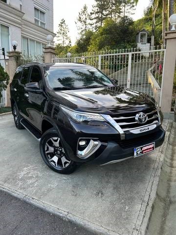 //www.autoline.com.br/carro/toyota/hilux-sw4-28-srx-7l-diamond-16v-diesel-4p-4x4-turbo-aut/2019/guaramirim-sc/23831901