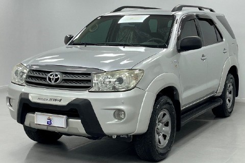 //www.autoline.com.br/carro/toyota/hilux-sw4-27-sr-16v-gasolina-4p-automatico/2009/curitiba-pr/23892087