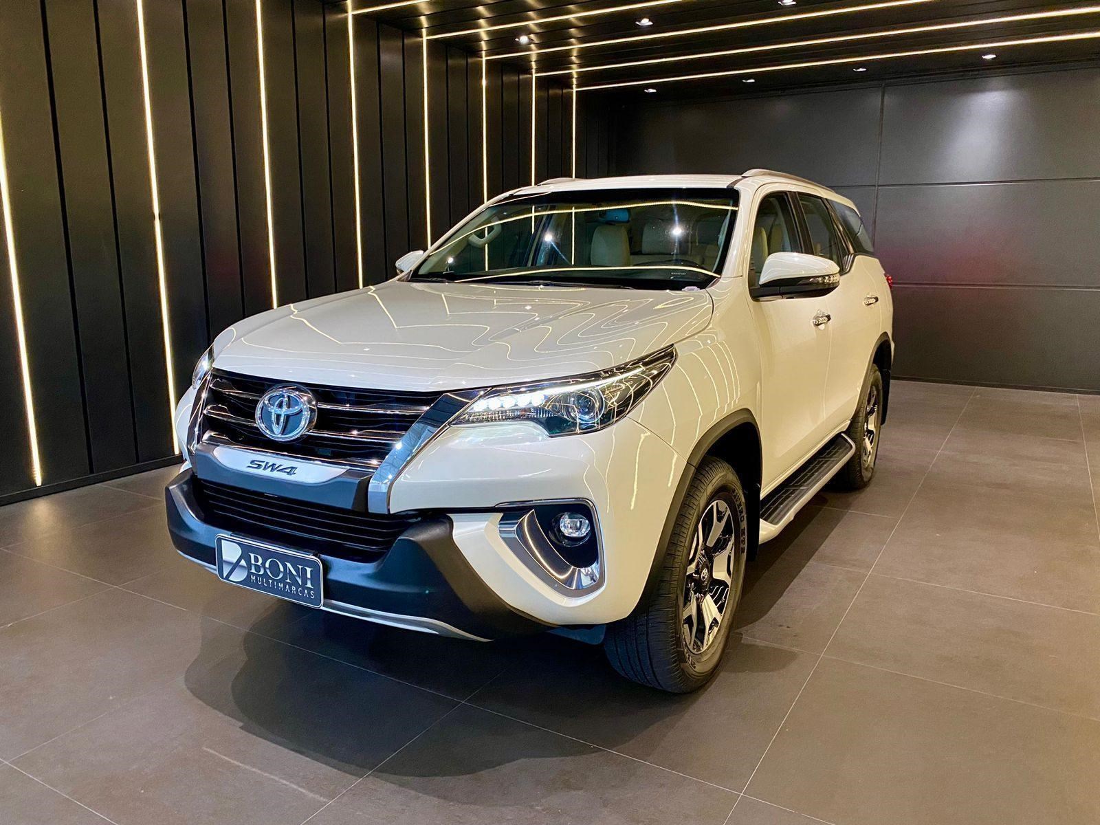 //www.autoline.com.br/carro/toyota/hilux-sw4-28-srx-7l-diamond-16v-diesel-4p-4x4-turbo-aut/2019/blumenau-sc/23899621