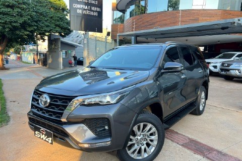 //www.autoline.com.br/carro/toyota/hilux-sw4-27-srv-7l-16v-flex-4p-automatico/2021/campo-grande-ms/23953728
