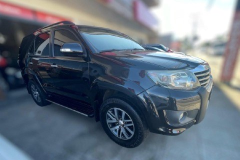 //www.autoline.com.br/carro/toyota/hilux-sw4-27-sr-16v-flex-4p-automatico/2013/laguna-sc/24045129