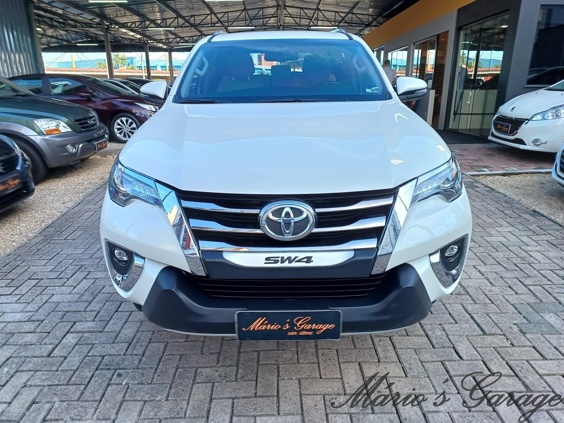 //www.autoline.com.br/carro/toyota/hilux-sw4-28-srx-7l-diamond-16v-diesel-4p-4x4-turbo-aut/2019/blumenau-sc/24056534