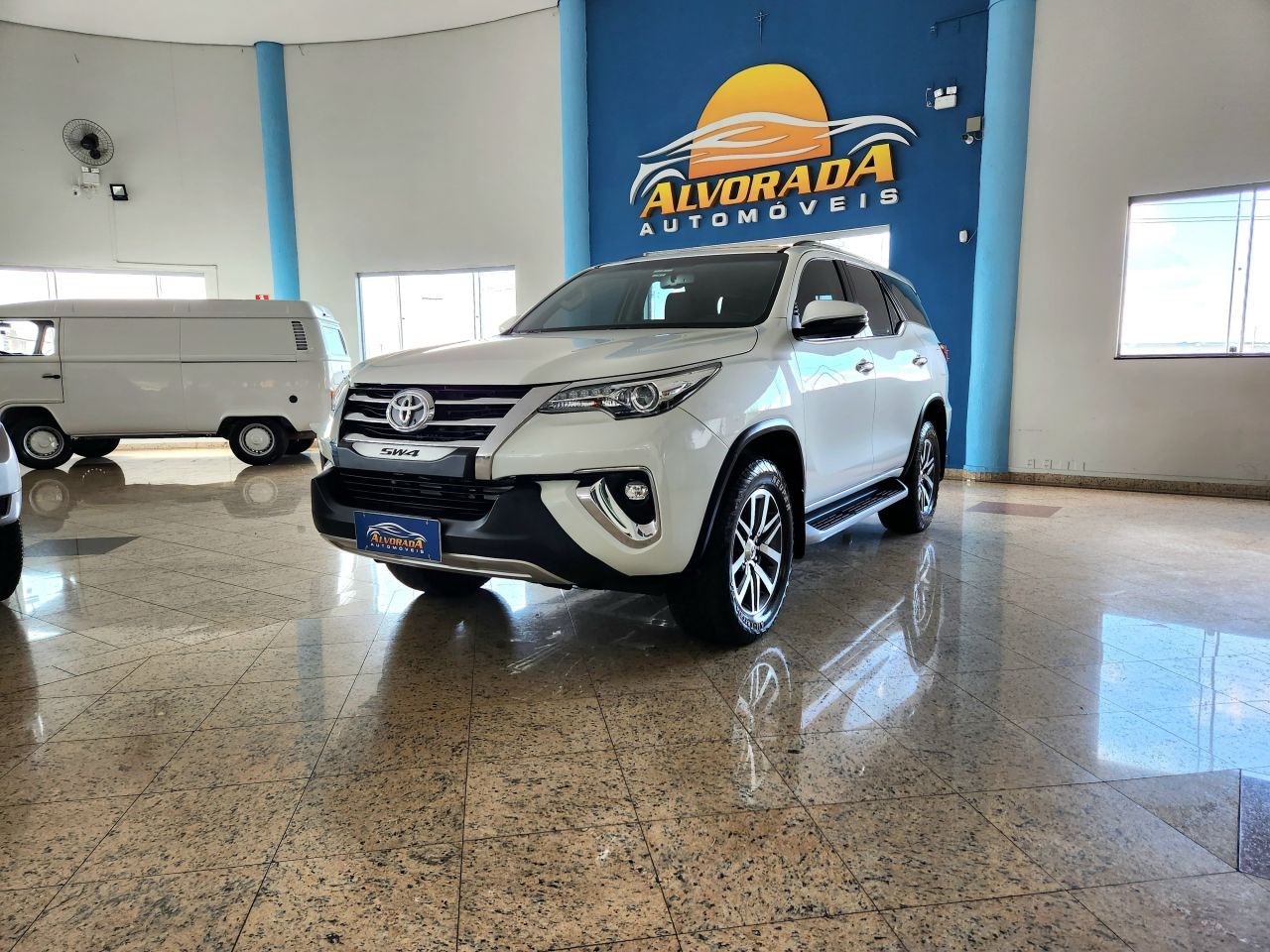//www.autoline.com.br/carro/toyota/hilux-sw4-28-tdi-srx-7l-16v-diesel-4p-4x4-automatico/2018/nova-odessa-sp/24104998