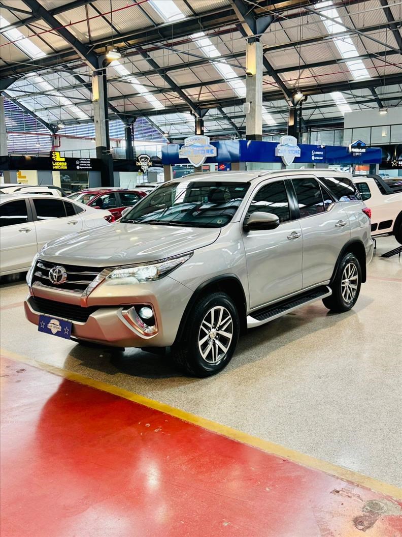 //www.autoline.com.br/carro/toyota/hilux-sw4-28-tdi-srx-7l-16v-diesel-4p-4x4-automatico/2018/lauro-de-freitas-ba/24133004