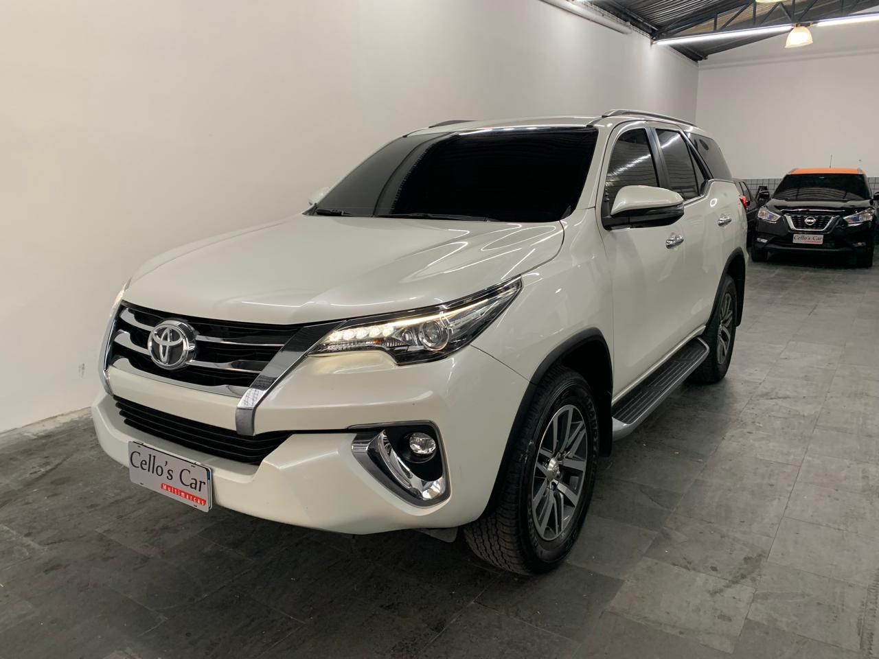 //www.autoline.com.br/carro/toyota/hilux-sw4-28-tdi-srx-16v-diesel-4p-4x4-automatico/2018/sao-paulo-sp/24156469