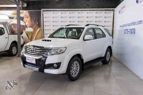 //www.autoline.com.br/carro/toyota/hilux-sw4-30-srv-7l-16v-diesel-4p-4x4-turbo-automatico/2013/belo-horizonte-mg/24180304
