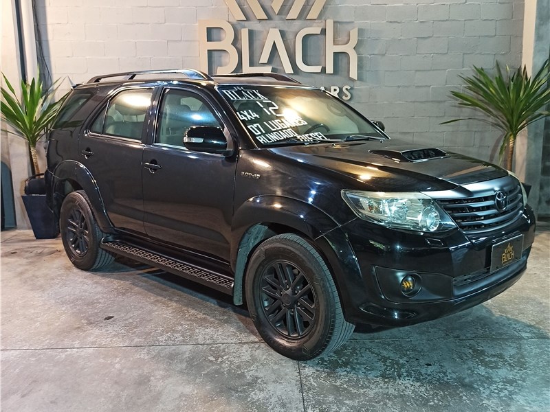 //www.autoline.com.br/carro/toyota/hilux-sw4-30-srv-16v-diesel-4p-4x4-turbo-automatico/2012/rio-de-janeiro-rj/24195898