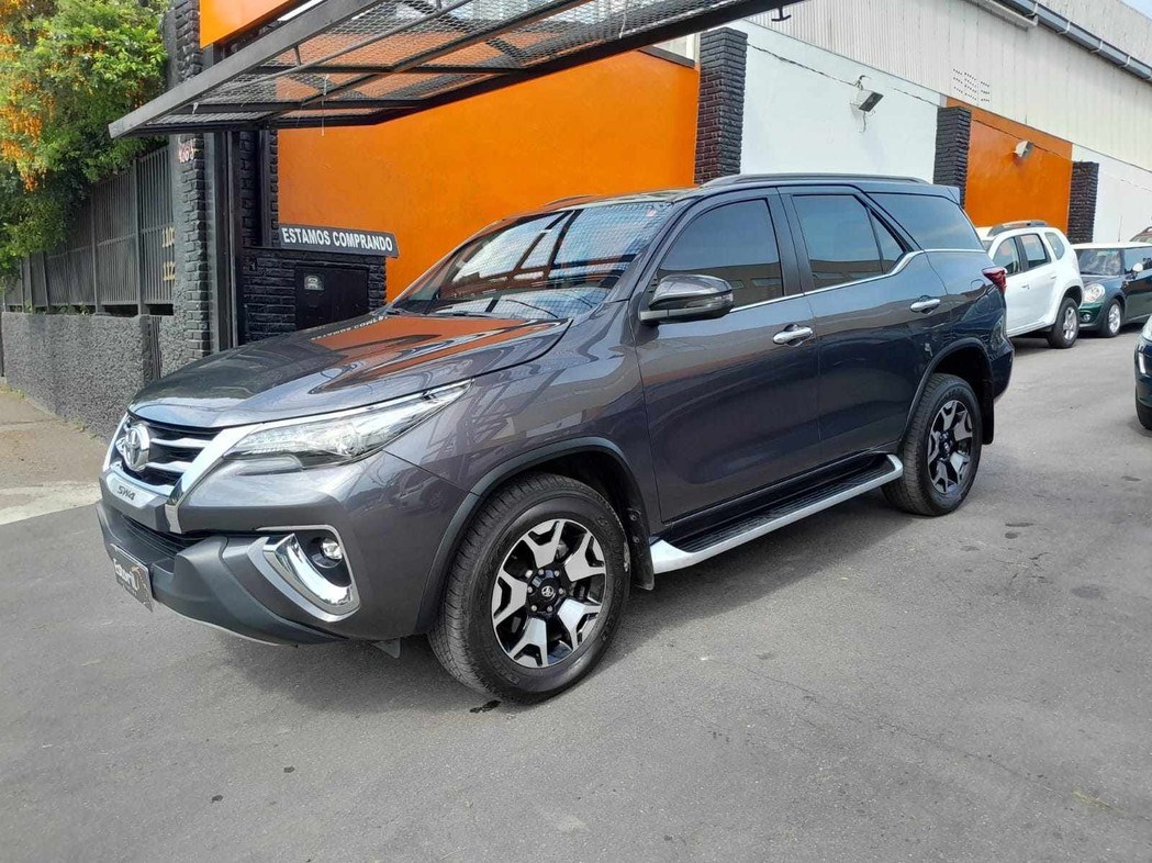 //www.autoline.com.br/carro/toyota/hilux-sw4-28-srx-7l-diamond-16v-diesel-4p-4x4-turbo-aut/2020/sao-paulo-sp/24210737