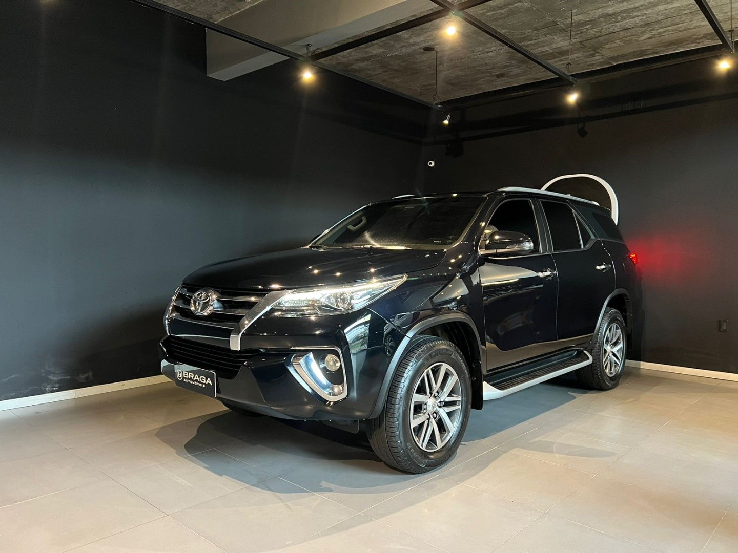 //www.autoline.com.br/carro/toyota/hilux-sw4-28-srx-16v-diesel-4p-4x4-turbo-automatico/2017/pelotas-rs/24235081