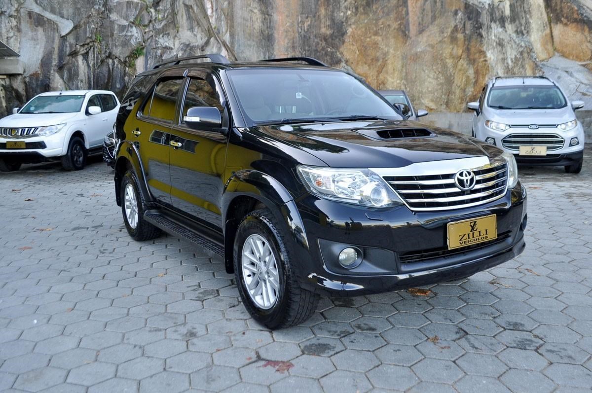 //www.autoline.com.br/carro/toyota/hilux-sw4-30-srv-7l-16v-diesel-4p-4x4-turbo-automatico/2013/florianopolis-sc/24261468