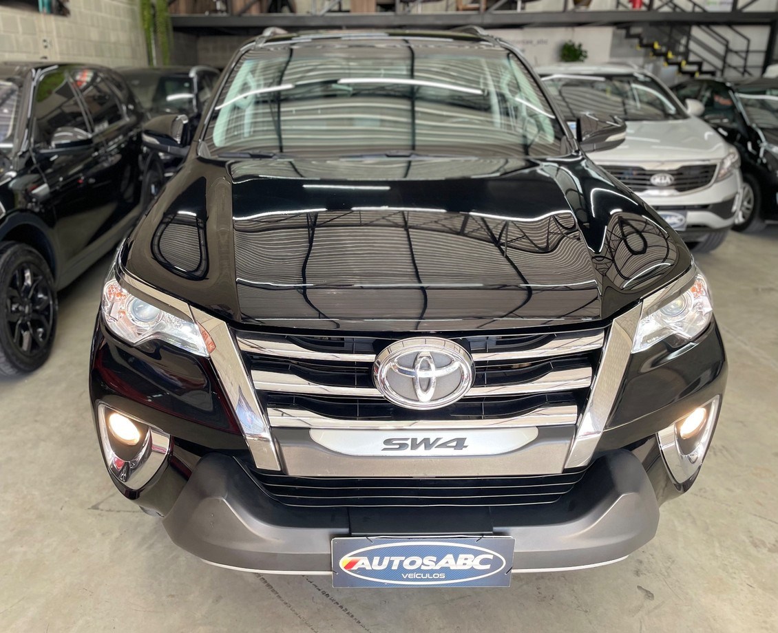 //www.autoline.com.br/carro/toyota/hilux-sw4-27-sr-16v-flex-4p-manual/2017/santo-andre-sp/24272132