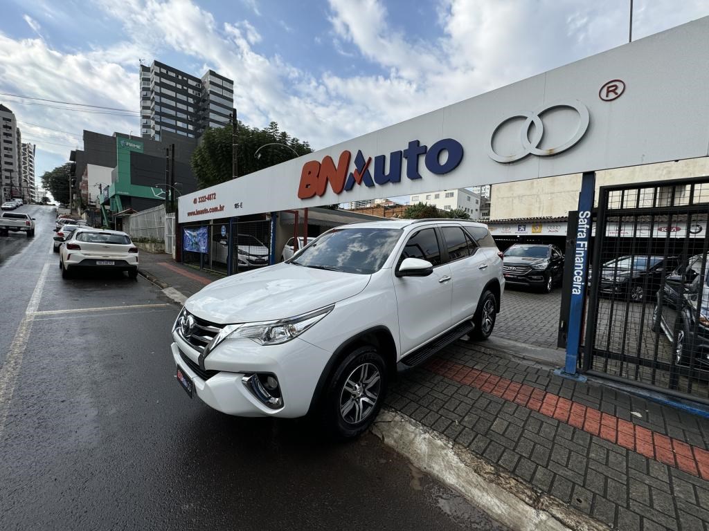 //www.autoline.com.br/carro/toyota/hilux-sw4-27-srv-7l-16v-flex-4p-automatico/2019/chapeco-sc/24294345