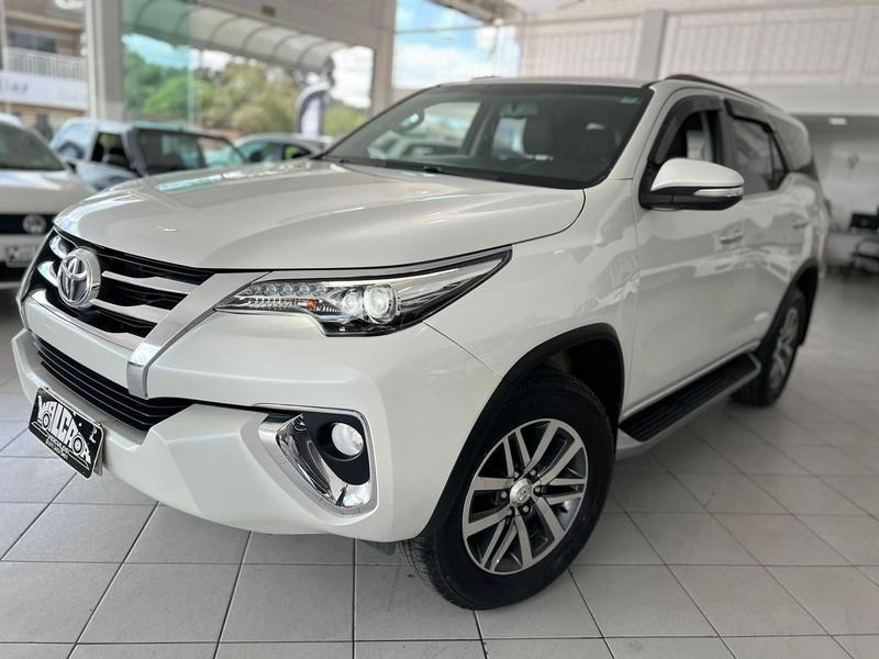 //www.autoline.com.br/carro/toyota/hilux-sw4-27-sr-16v-flex-4p-manual/2017/papanduva-sc/24345052