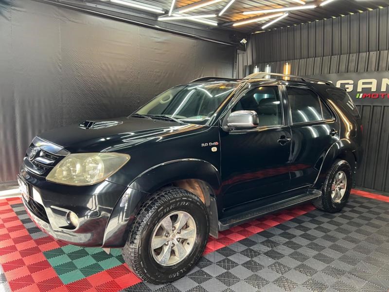 //www.autoline.com.br/carro/toyota/hilux-sw4-30-srv-16v-diesel-4p-4x4-turbo-manual/2008/campo-grande-ms/24417013