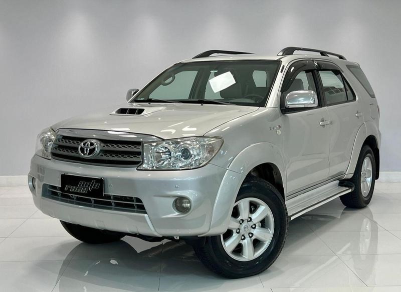 //www.autoline.com.br/carro/toyota/hilux-sw4-30-srv-16v-diesel-4p-4x4-turbo-automatico/2010/curitiba-pr/24451912