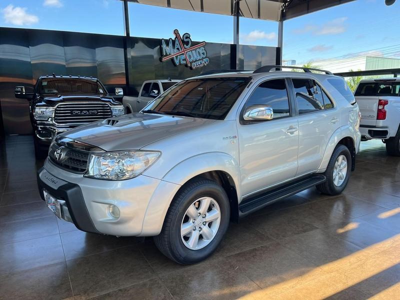 //www.autoline.com.br/carro/toyota/hilux-sw4-30-srv-16v-diesel-4p-4x4-turbo-automatico/2010/jatai-go/24538355