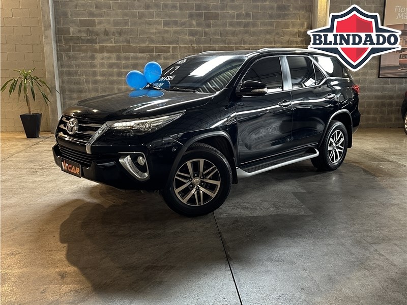 //www.autoline.com.br/carro/toyota/hilux-sw4-28-srx-16v-diesel-4p-4x4-turbo-automatico/2017/rio-de-janeiro-rj/24548495