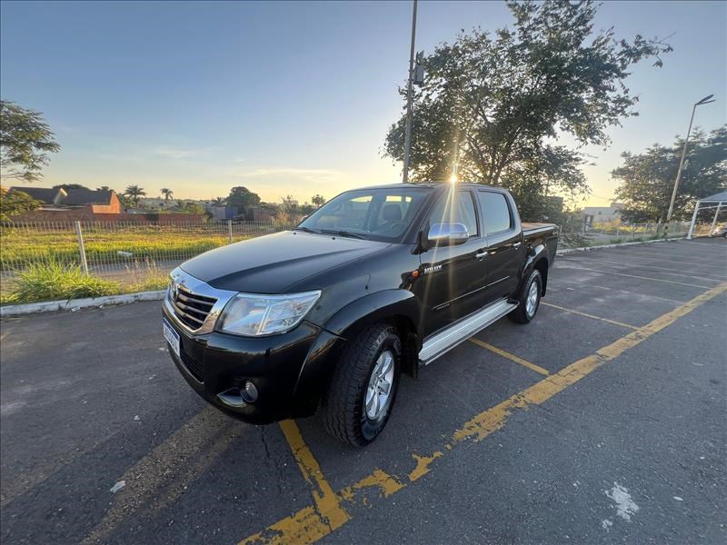 //www.autoline.com.br/carro/toyota/hilux-sw4-27-sr-16v-flex-4p-automatico/2012/goiania-go/24557415