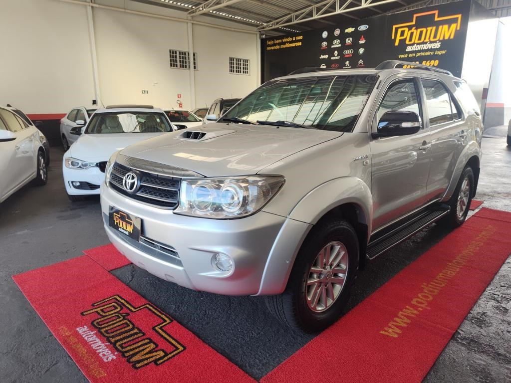 //www.autoline.com.br/carro/toyota/hilux-sw4-30-srv-16v-diesel-4p-4x4-turbo-automatico/2009/uberlandia-mg/24563050