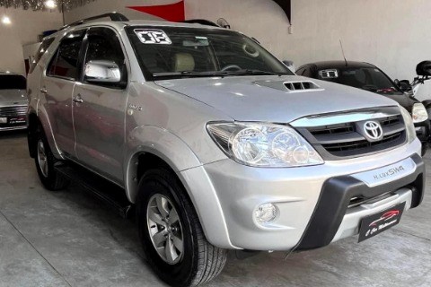 //www.autoline.com.br/carro/toyota/hilux-sw4-30-srv-16v-diesel-4p-4x4-turbo-automatico/2008/suzano-sp/24563818