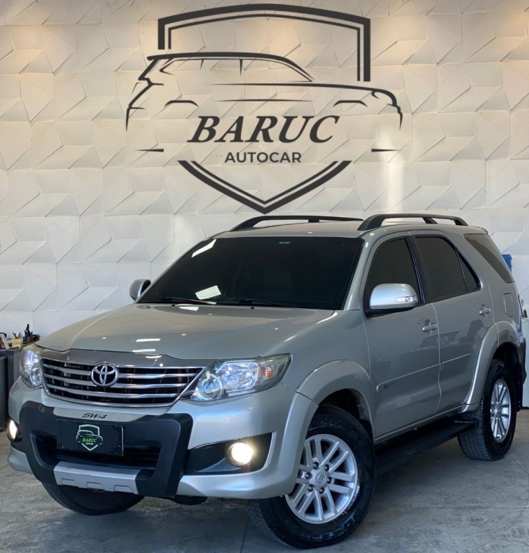 //www.autoline.com.br/carro/toyota/hilux-sw4-27-sr-16v-flex-4p-automatico/2012/cajamar-sp/24596504