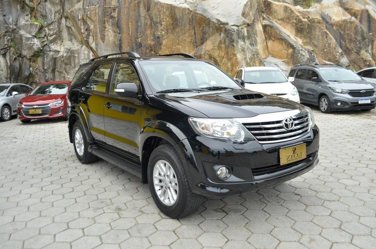 //www.autoline.com.br/carro/toyota/hilux-sw4-30-srv-7l-16v-diesel-4p-4x4-turbo-automatico/2015/florianopolis-sc/24607921