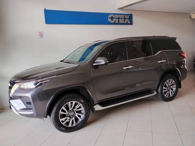 //www.autoline.com.br/carro/toyota/hilux-sw4-28-srx-7l-16v-diesel-4p-4x4-turbo-automatico/2021/bauru-sp/24615677