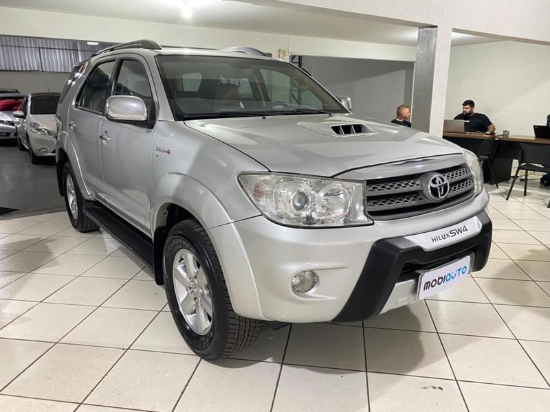 //www.autoline.com.br/carro/toyota/hilux-sw4-40-v6-srv-24v-gasolina-4p-4x4-automatico/2010/sarandi-pr/24693969
