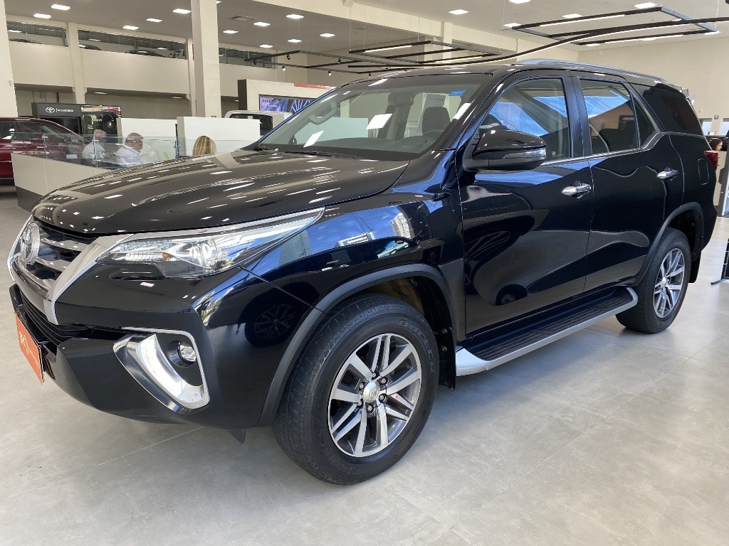 //www.autoline.com.br/carro/toyota/hilux-sw4-28-tdi-srx-7l-16v-diesel-4p-4x4-automatico/2018/salvador-ba/24696606
