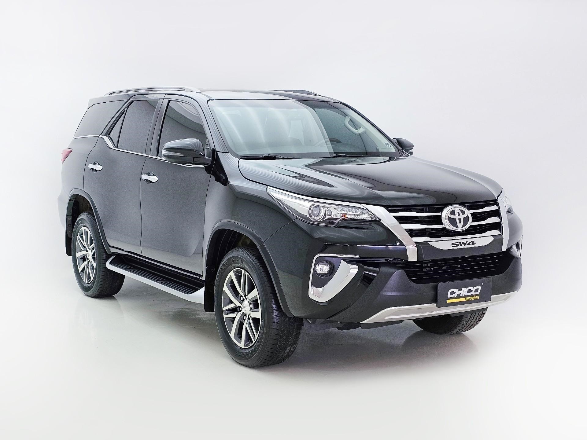 //www.autoline.com.br/carro/toyota/hilux-sw4-28-srx-16v-diesel-4p-4x4-turbo-automatico/2020/itapiranga-sc/24732816