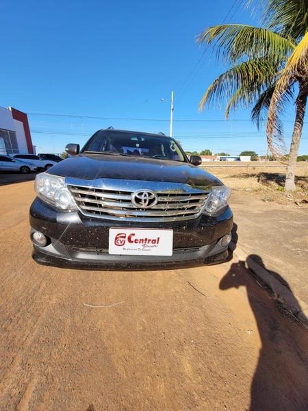 //www.autoline.com.br/carro/toyota/hilux-sw4-27-sr-16v-flex-4p-manual/2014/agua-boa-mt/24740536