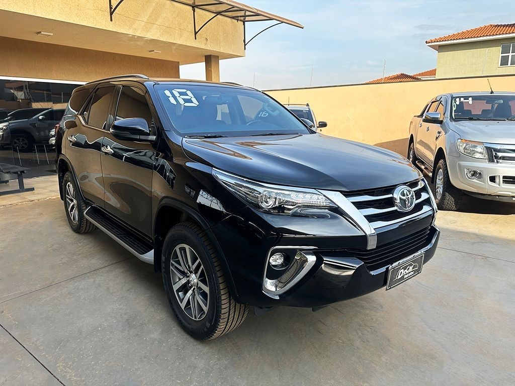//www.autoline.com.br/carro/toyota/hilux-sw4-28-tdi-srx-16v-diesel-4p-4x4-automatico/2018/ribeirao-preto-sp/24764822