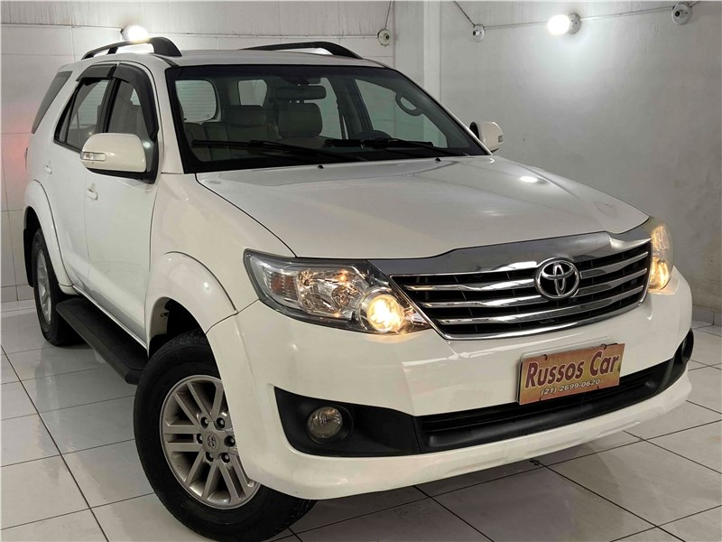 //www.autoline.com.br/carro/toyota/hilux-sw4-27-sr-16v-flex-4p-manual/2015/sao-joao-de-meriti-rj/24788688