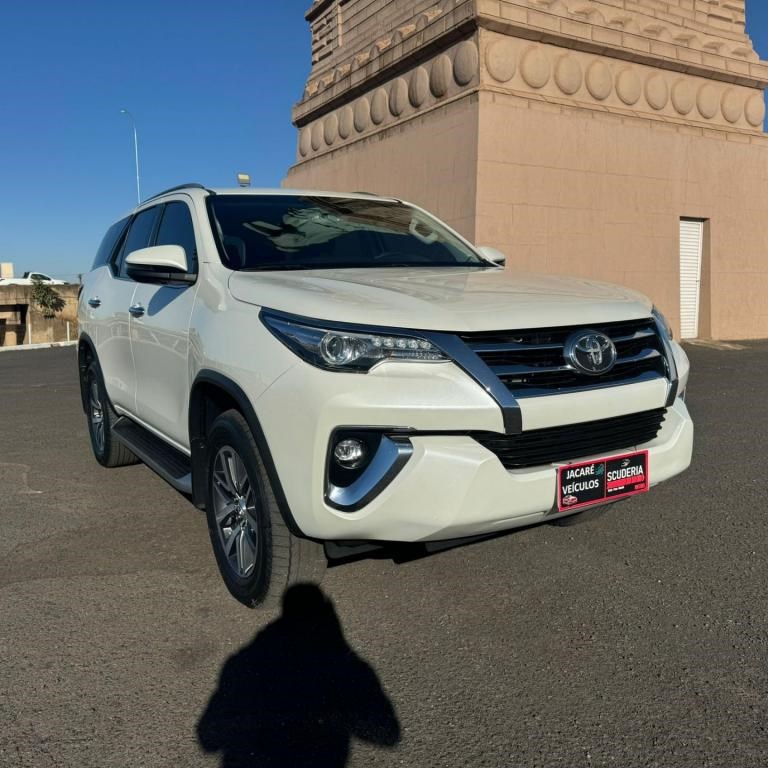 //www.autoline.com.br/carro/toyota/hilux-sw4-28-srx-16v-diesel-4p-4x4-turbo-automatico/2019/uberlandia-mg/24831971