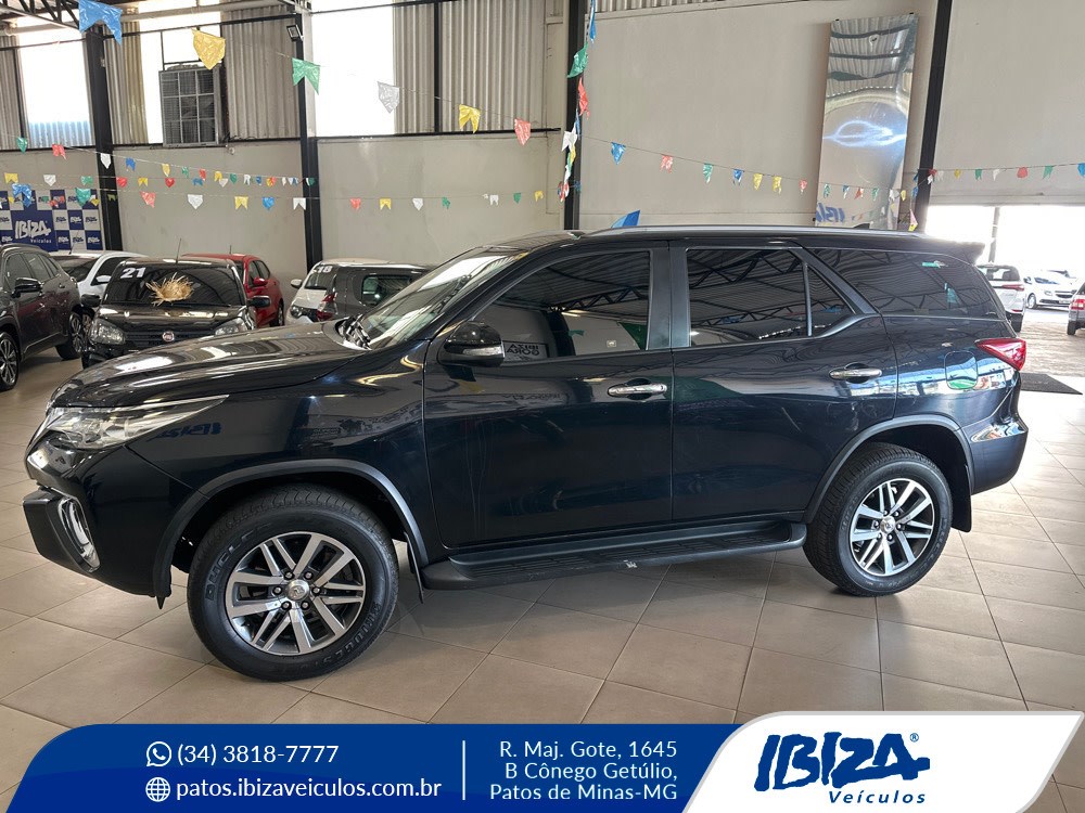 //www.autoline.com.br/carro/toyota/hilux-sw4-27-sr-7l-16v-flex-4p-automatico/2017/patos-de-minas-mg/24832598