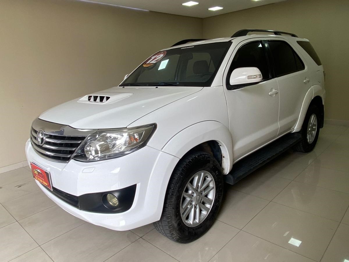 //www.autoline.com.br/carro/toyota/hilux-sw4-30-srv-16v-diesel-4p-4x4-turbo-automatico/2012/rio-das-ostras-rj/24834364