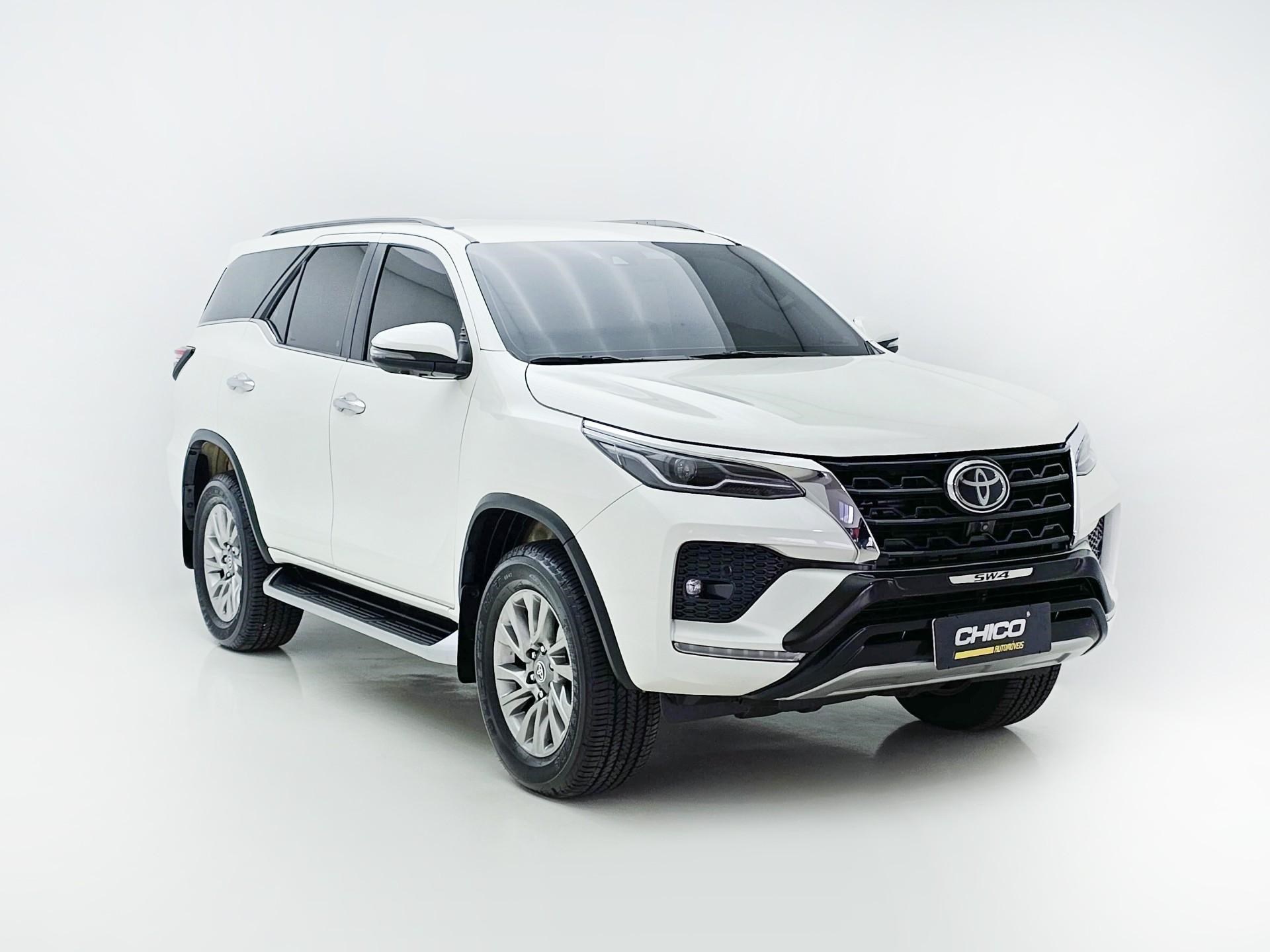 //www.autoline.com.br/carro/toyota/hilux-sw4-28-srx-7l-16v-diesel-4p-4x4-turbo-automatico/2022/itapiranga-sc/24845997