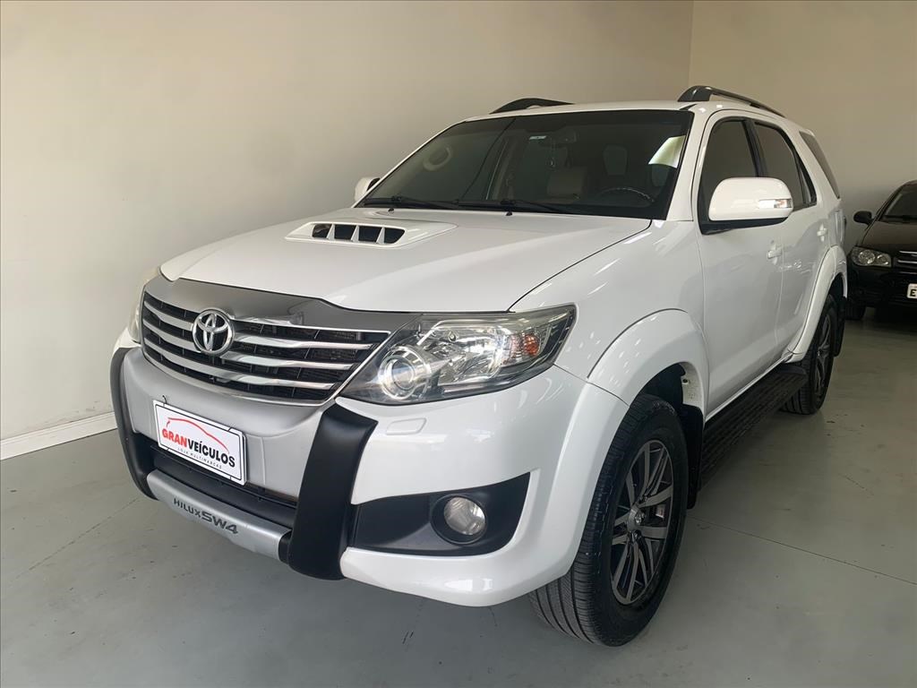 //www.autoline.com.br/carro/toyota/hilux-sw4-30-srv-16v-diesel-4p-4x4-turbo-automatico/2014/campinas-sp/24860895