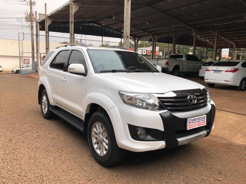 //www.autoline.com.br/carro/toyota/hilux-sw4-27-sr-16v-flex-4p-manual/2013/dourados-ms/24863463