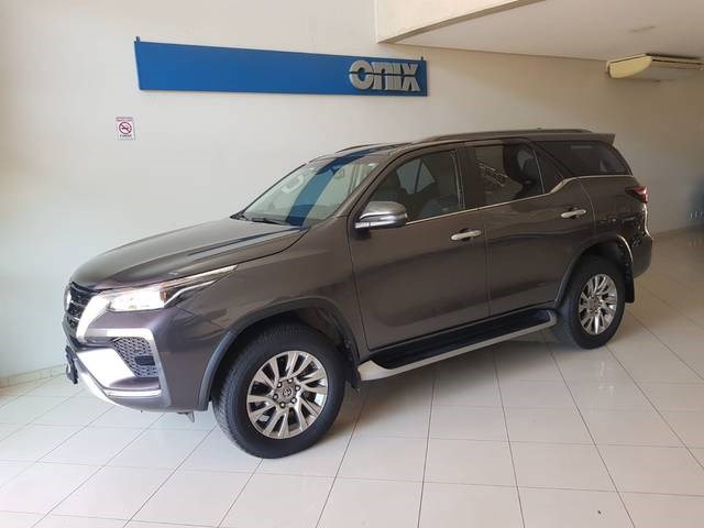 //www.autoline.com.br/carro/toyota/hilux-sw4-28-srx-7l-16v-diesel-4p-4x4-turbo-automatico/2021/bauru-sp/24867969