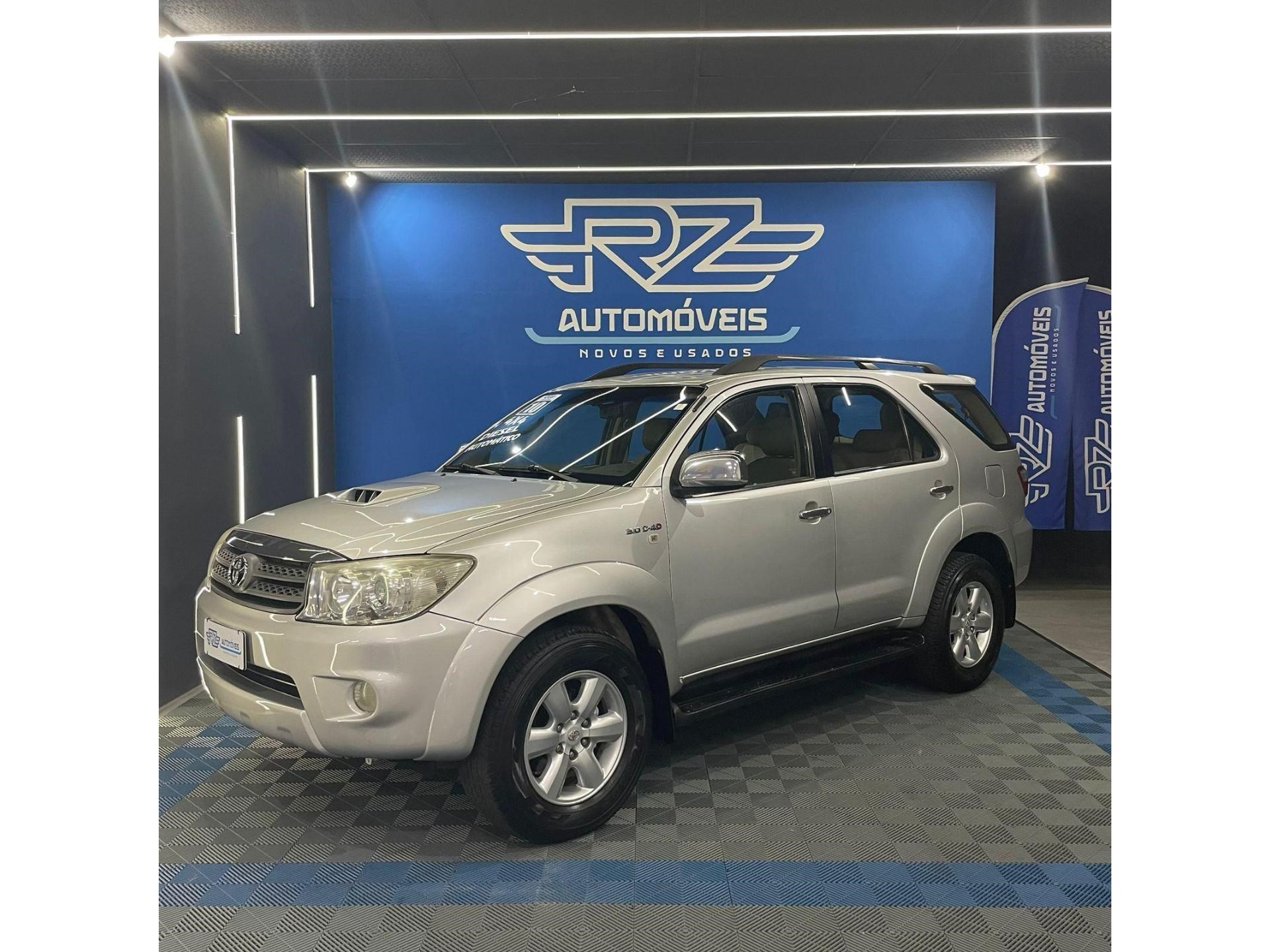 //www.autoline.com.br/carro/toyota/hilux-sw4-30-srv-16v-diesel-4p-4x4-turbo-automatico/2010/criciuma-sc/24882671