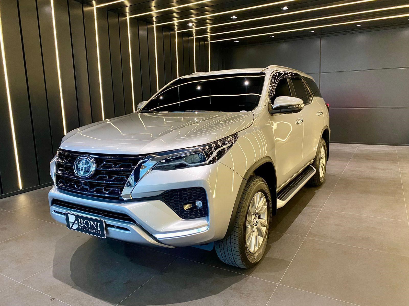 //www.autoline.com.br/carro/toyota/hilux-sw4-28-srx-16v-diesel-4p-4x4-turbo-automatico/2022/blumenau-sc/24883883