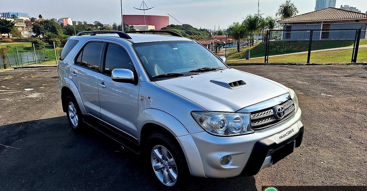 //www.autoline.com.br/carro/toyota/hilux-sw4-30-srv-16v-diesel-4p-4x4-turbo-automatico/2010/piracicaba-sp/24894418