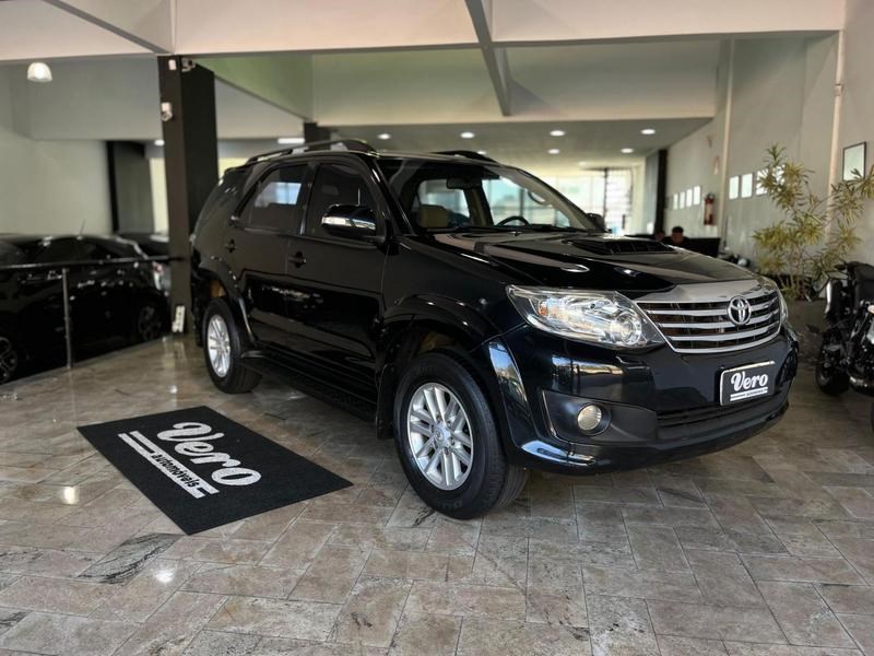 //www.autoline.com.br/carro/toyota/hilux-sw4-30-srv-16v-diesel-4p-4x4-turbo-automatico/2013/belo-horizonte-mg/24899169