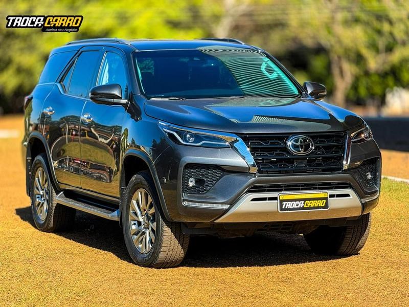 //www.autoline.com.br/carro/toyota/hilux-sw4-27-sr-16v-flex-4p-automatico/2021/jatai-go/24901620