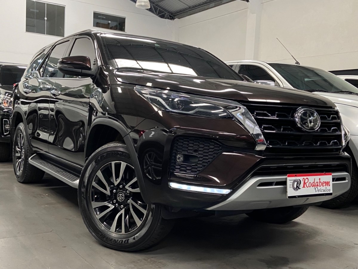 //www.autoline.com.br/carro/toyota/hilux-sw4-28-srx-16v-diesel-4p-4x4-turbo-automatico/2021/belem-pa/24914544
