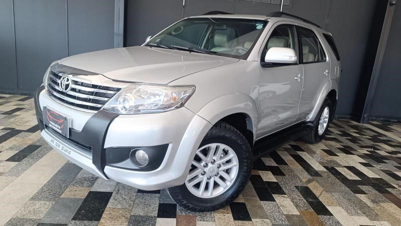 //www.autoline.com.br/carro/toyota/hilux-sw4-27-sr-16v-flex-4p-manual/2013/araxa-mg/24915920