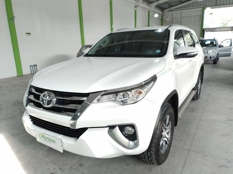 //www.autoline.com.br/carro/toyota/hilux-sw4-27-sr-16v-flex-4p-automatico/2017/santa-maria-rs/24923952