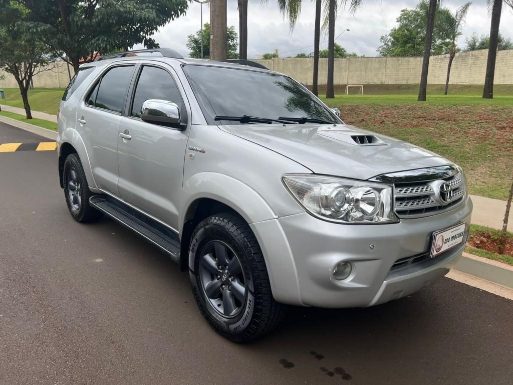 //www.autoline.com.br/carro/toyota/hilux-sw4-30-srv-16v-diesel-4p-4x4-turbo-automatico/2009/ribeirao-preto-sp/24929516